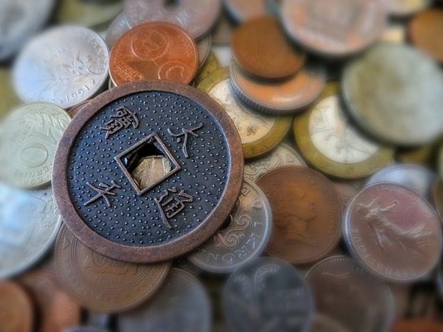 stará mince s dírou, drobné mince, Asie